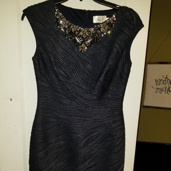 Dress - Picture 2 of 4